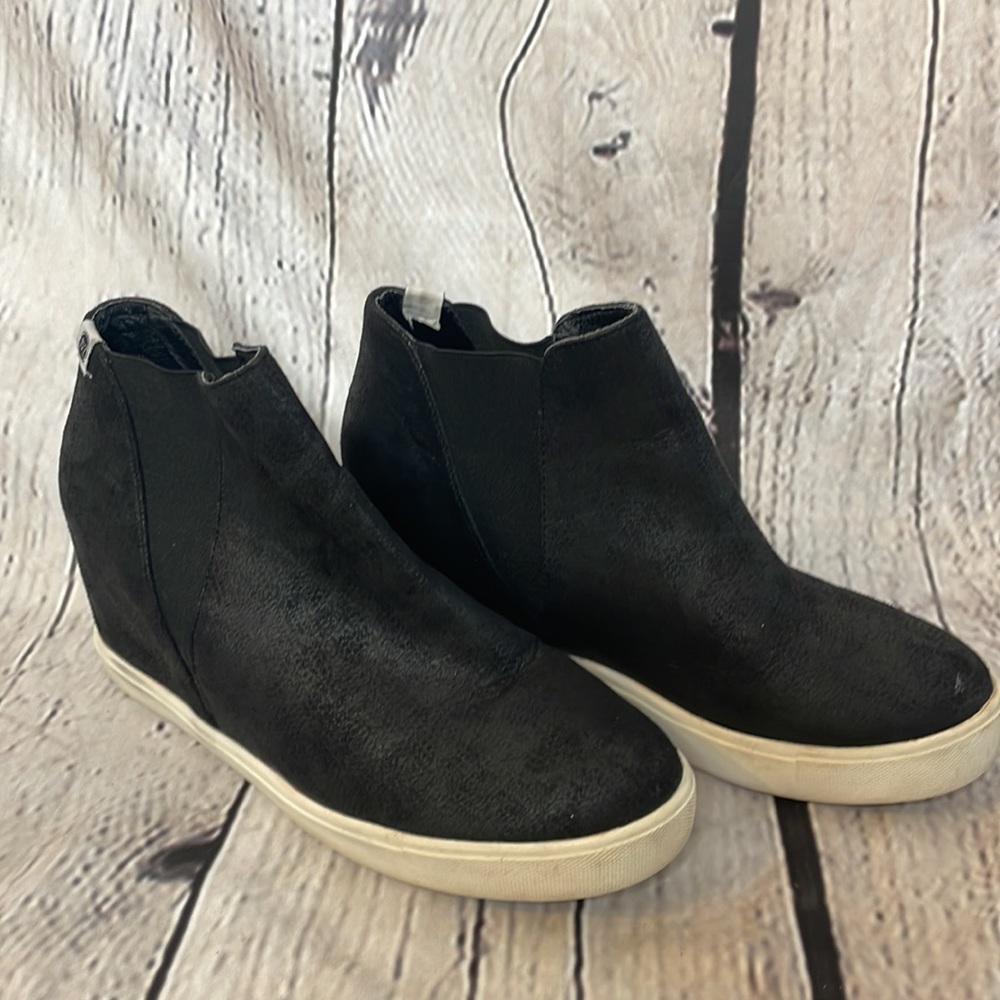 Coconuts By Matisse Black Wedged Heel Slip-On Sneakers Size 7.5 - Picture 2 of 10